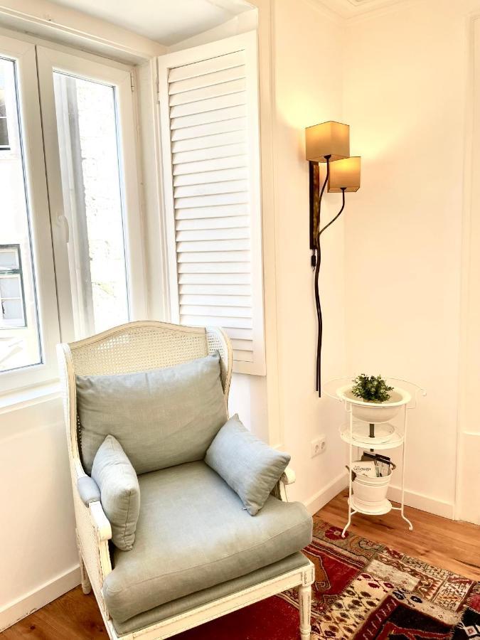 Apartment Bright And Spacious Three Bedroom In The Heart Of Lisbon