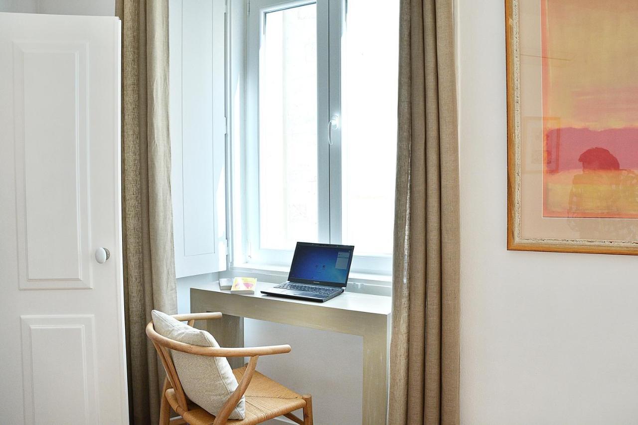 Bright And Spacious Three Bedroom In The Heart Of Apartment Lisbon